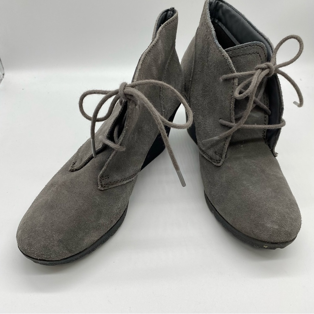 White Mountain Traction Desert Gray Suede Leather Lace up Wedge Ankle Boots 10